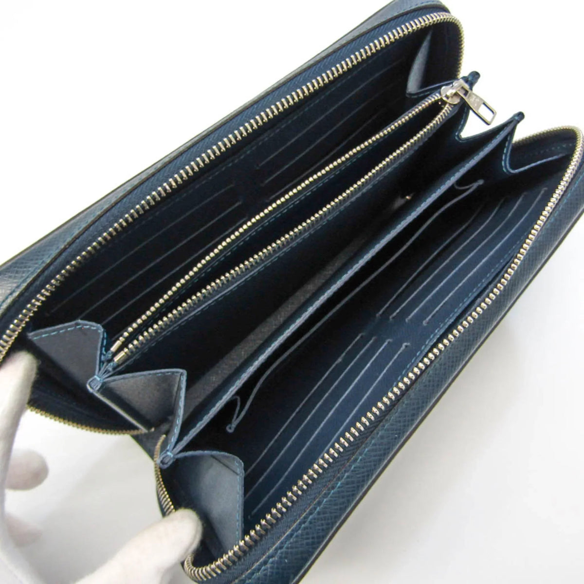 Pre-Owned Louis Vuitton Taiga Zippy XL M64019 Men's Taiga Leather Long Wallet (bi-fold) Navy Blue (Good)